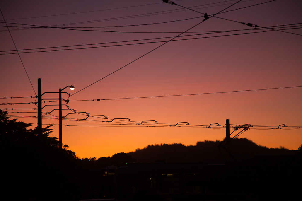 Le soleil finissait de se coucher sur Ocean Beach, nous attendions le tramway.
San Francisco
