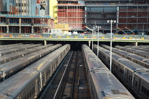 Les lignes rassurantes des trains alors que le chantier au dessus fait rage.
New York - Octobre 2016