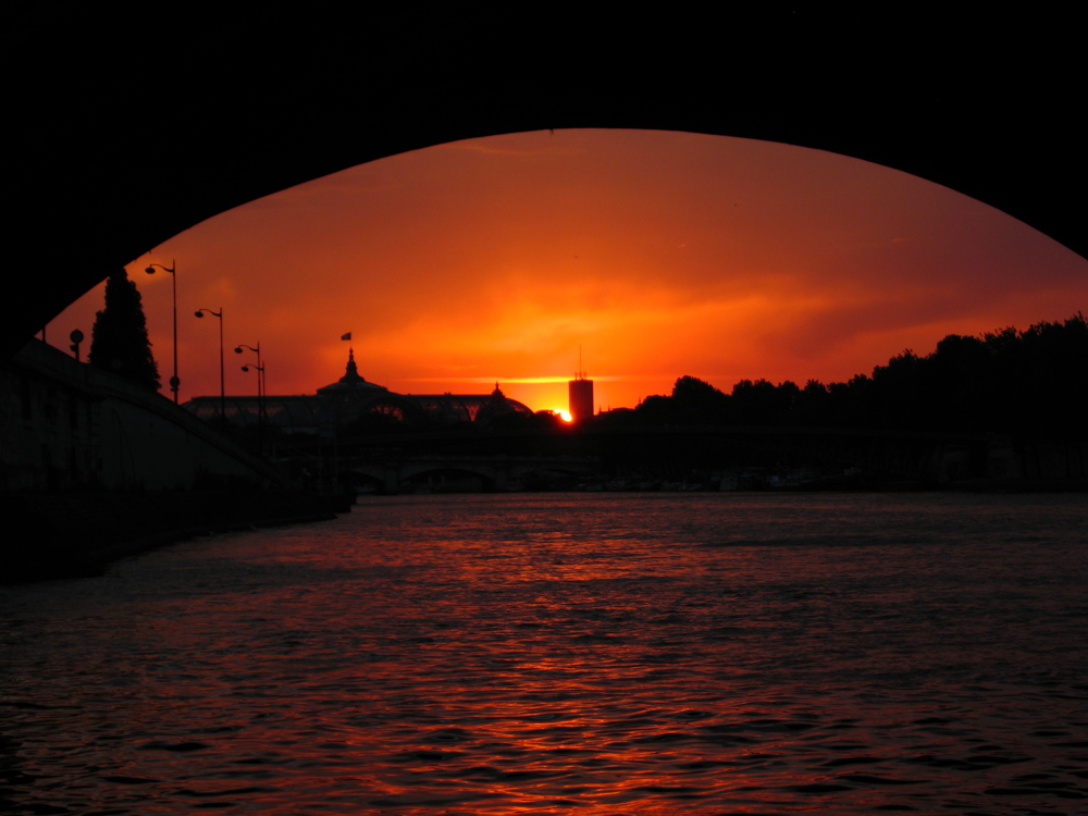 Pendant un temps, j'ai pris des dizaines et des dizaines de photos de couchers de soleil sur la Seine — j'habitais tout près, c'était pratique.

— Juin 2009, Paris;