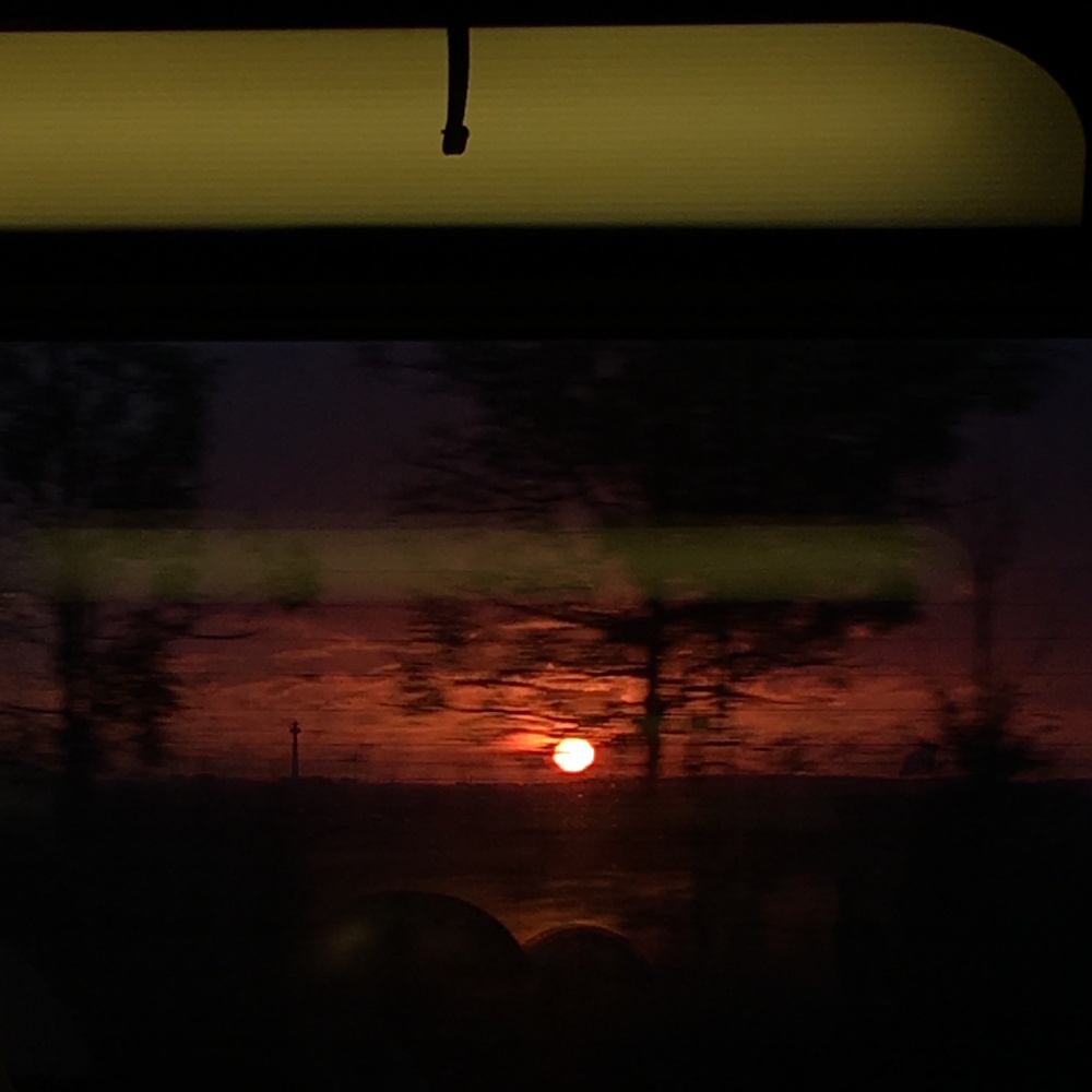 Quelque part entre Lille et Paris, le soleil se couche
— dans le train près d'Arras, Octobre 2015
