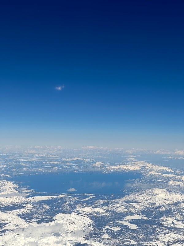 Vol au dessus d'un lac.
— Californie, Mars 2023