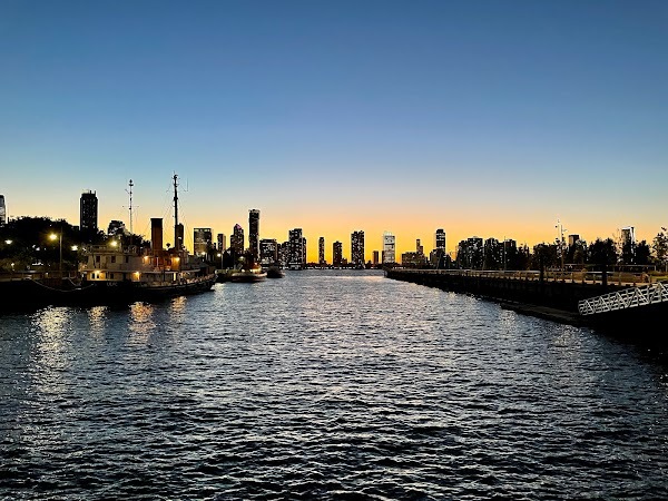 Après un verre, la vue sur Jersey City, de l'autre côté de l'Hudson.
— New York, Septembre 2021